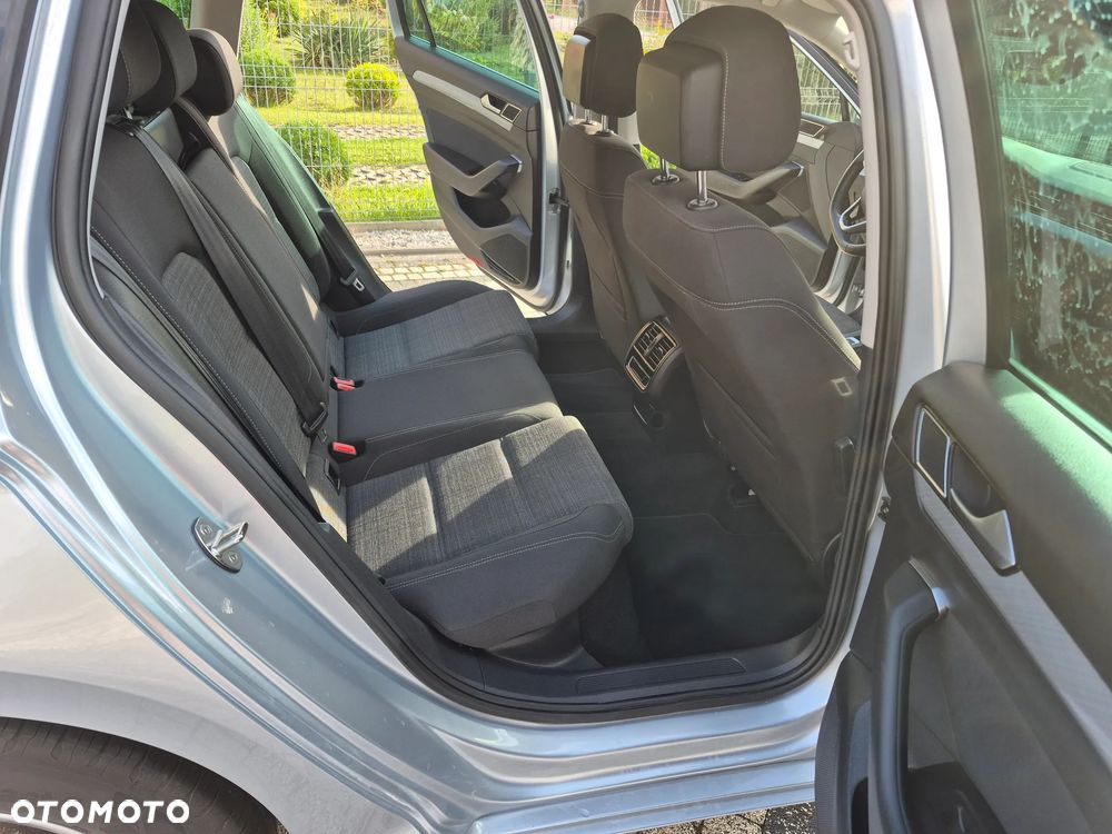 Volkswagen Passat 2.0 TDI EVO Business DSG - 11