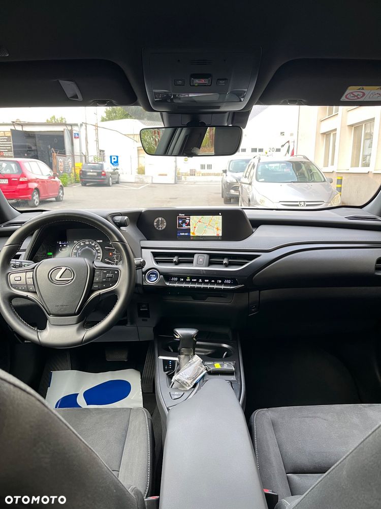 Lexus UX - 10
