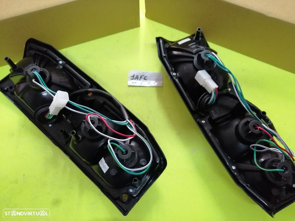 Par de farolins de trás Toyota Land Cruiser VX BJ73 NOVOS - 2