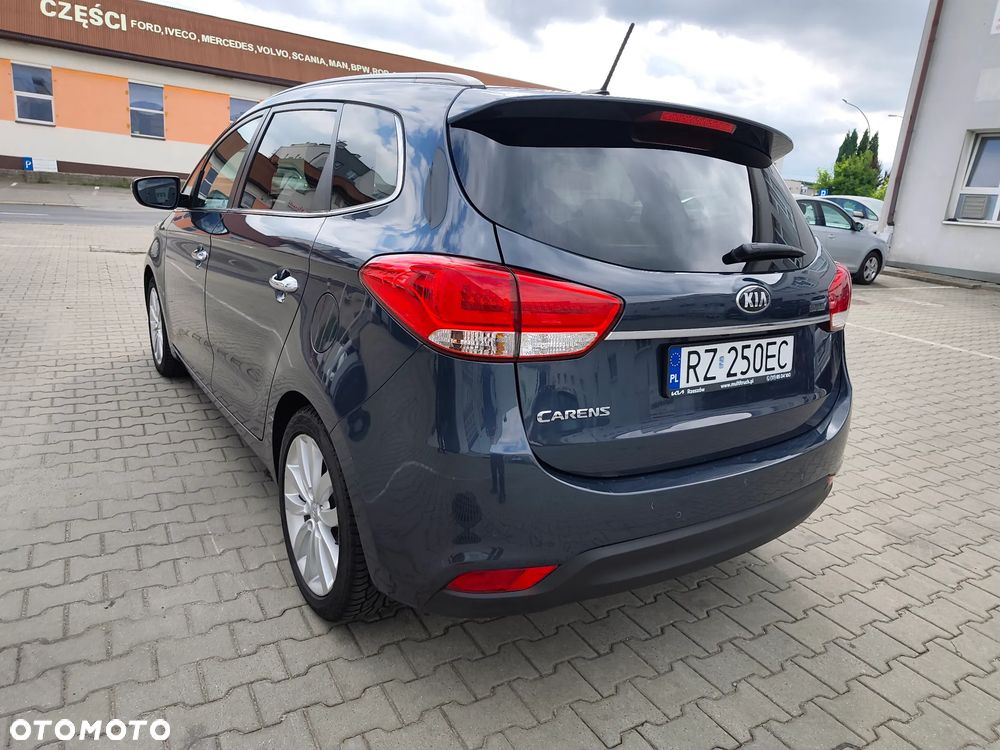 Kia Carens - 5
