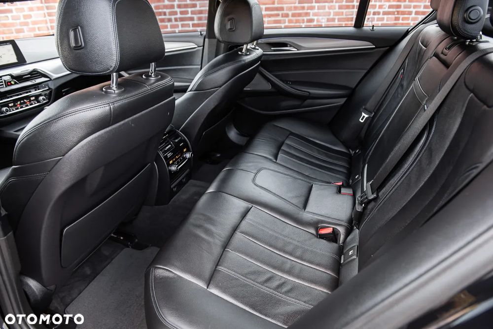BMW Seria 5 520d M Sport Edition - 29