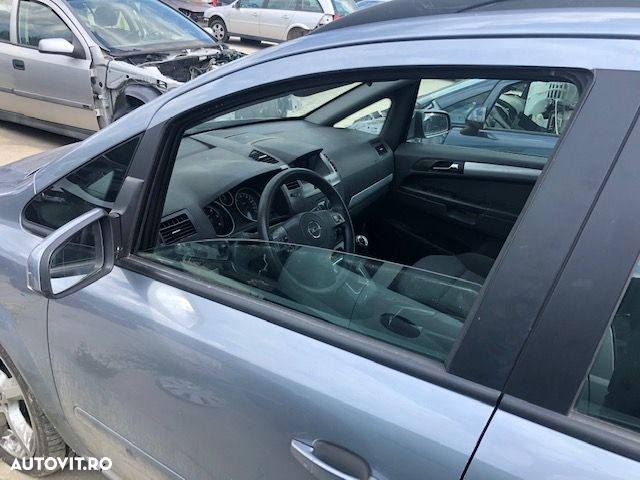 Dezmembrez Opel Zafira B 1.9 - 4