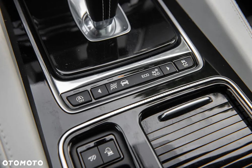 Jaguar F-Pace 5.0 V8 P550 AWD SVR - 30