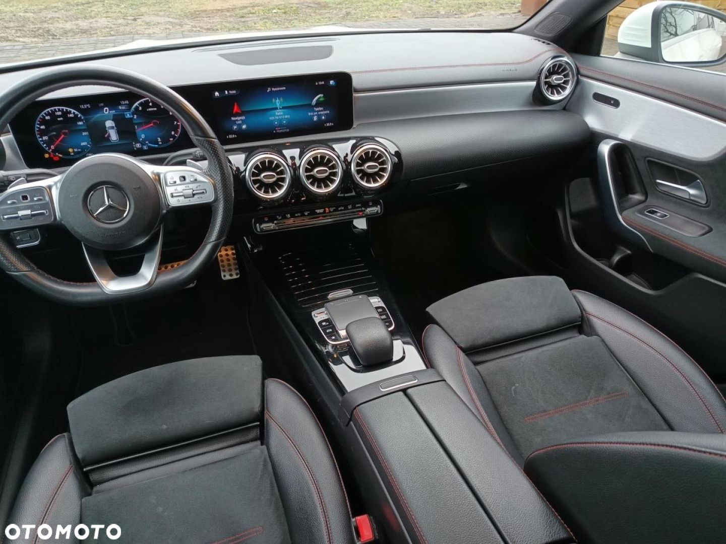 Mercedes-Benz CLA - 12