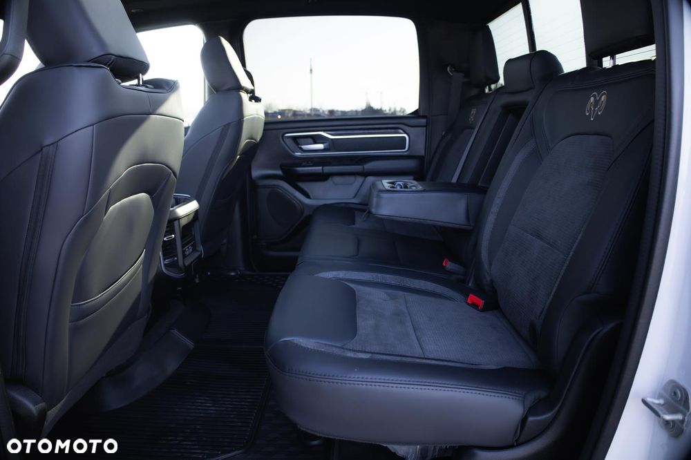 RAM 1500 Crew Cab Shortbed Bighorn - 30