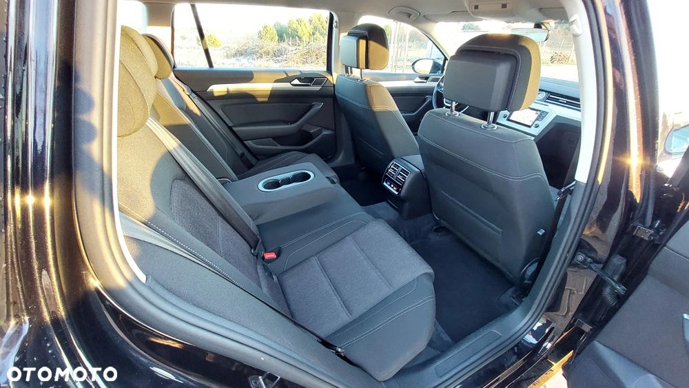 Volkswagen Passat - 30