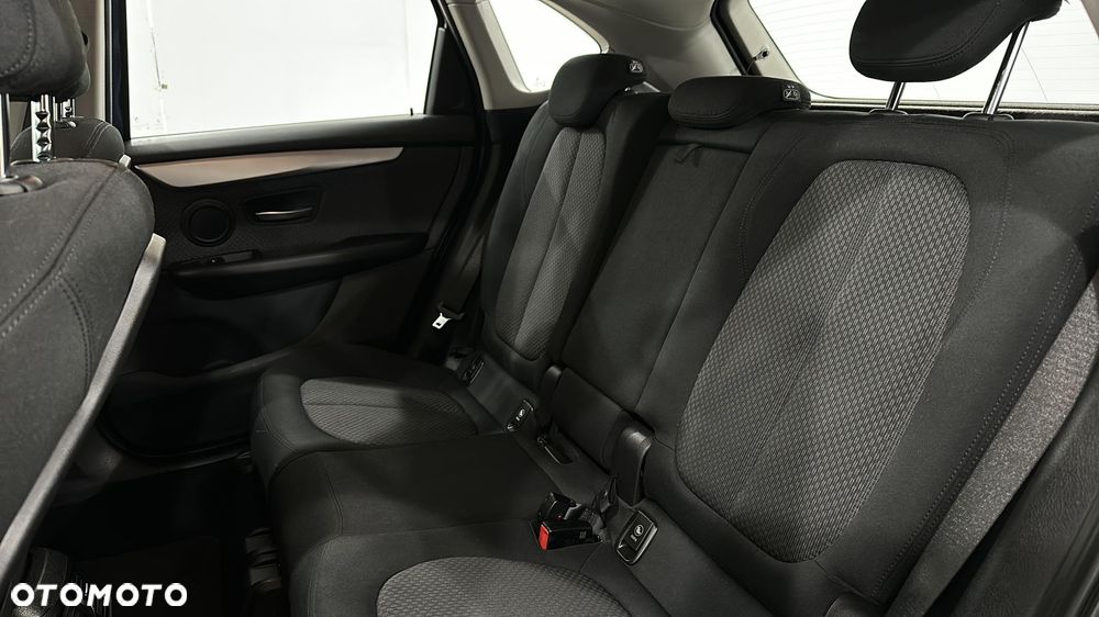 BMW Seria 2 218d - 13