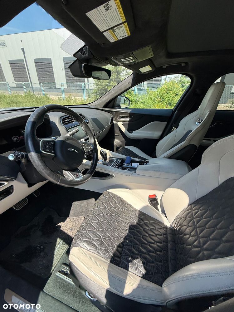 Jaguar F-Pace - 7