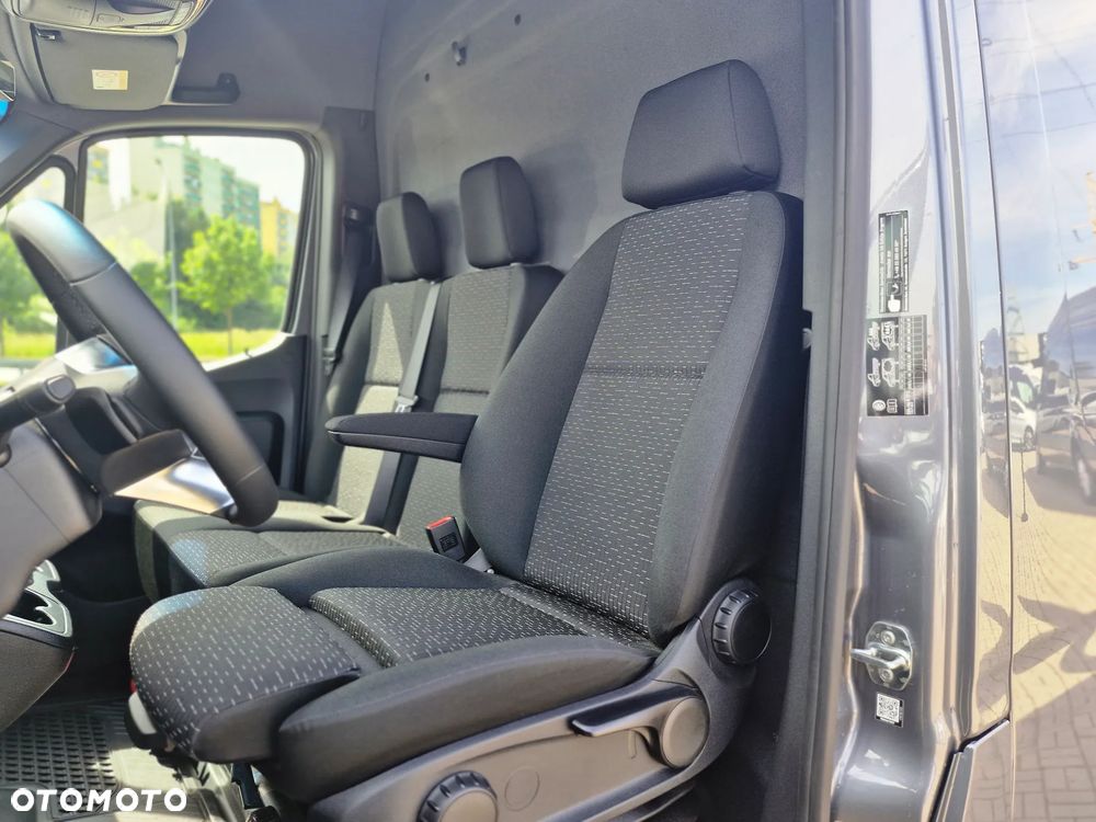 Mercedes-Benz Sprinter - 13