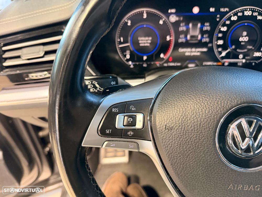 VW Touareg 3.0 TDI V6 R-Line - 23