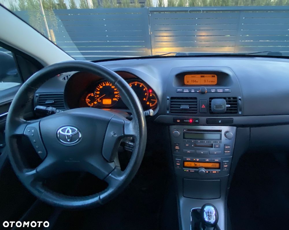 Toyota Avensis 1.8 VVT-i Sol - 28