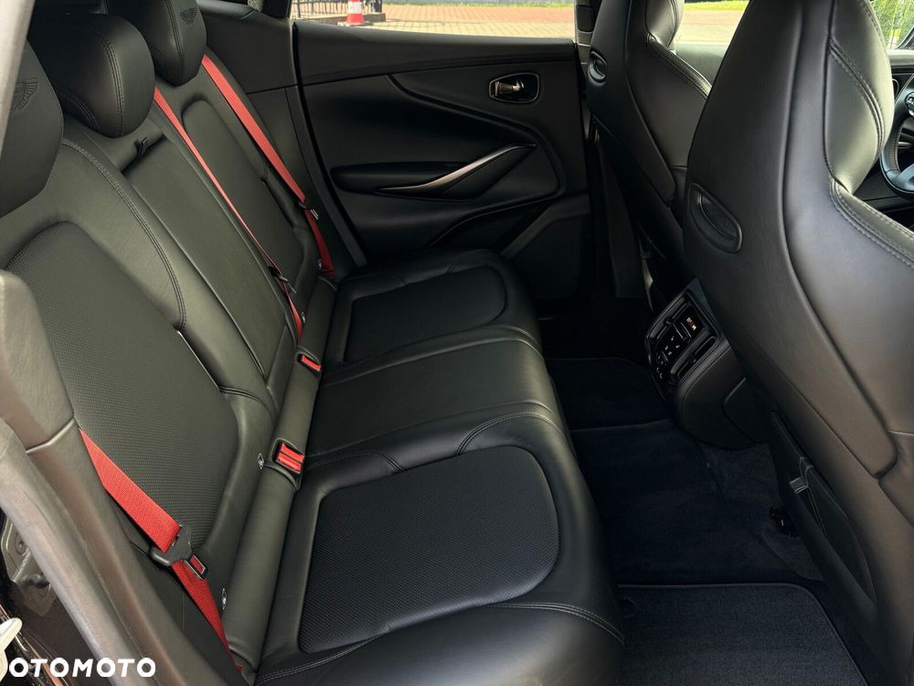 Aston Martin DBX - 12