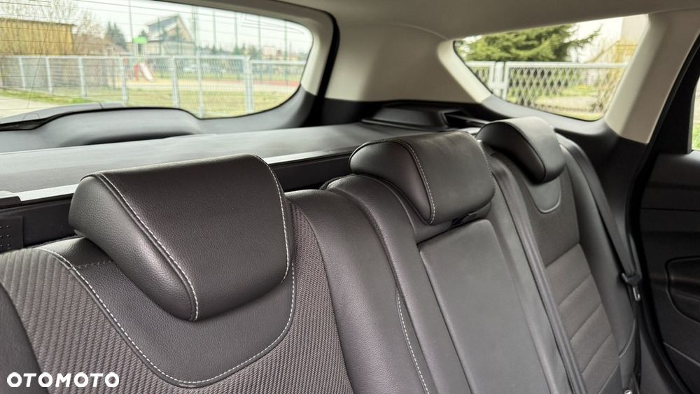 Ford Kuga 2.0 TDCi 2x4 Titanium - 34