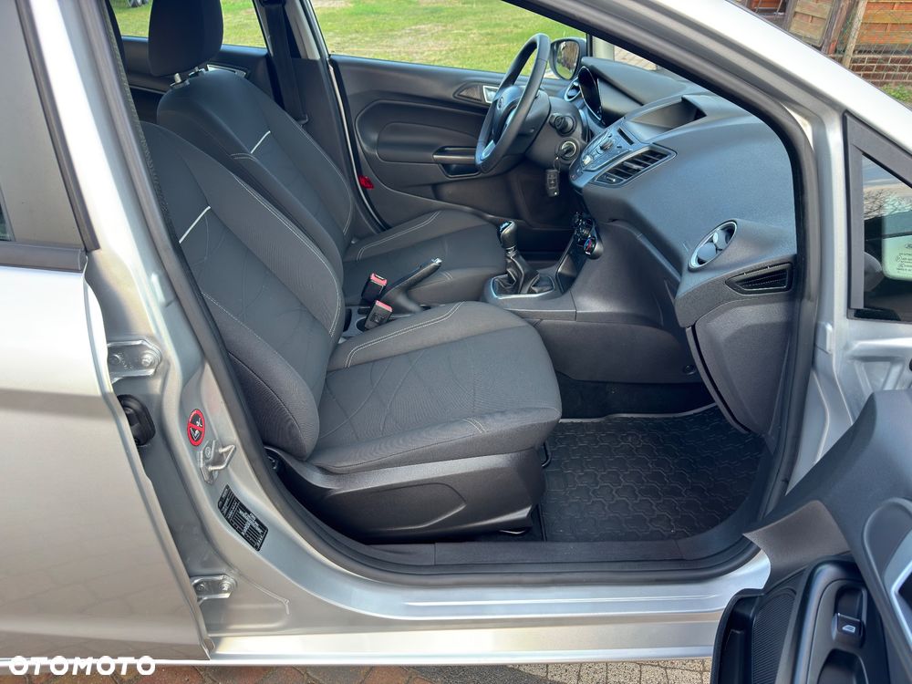 Ford Fiesta - 25