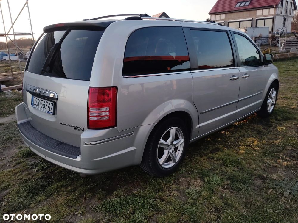 Chrysler Town & Country - 3