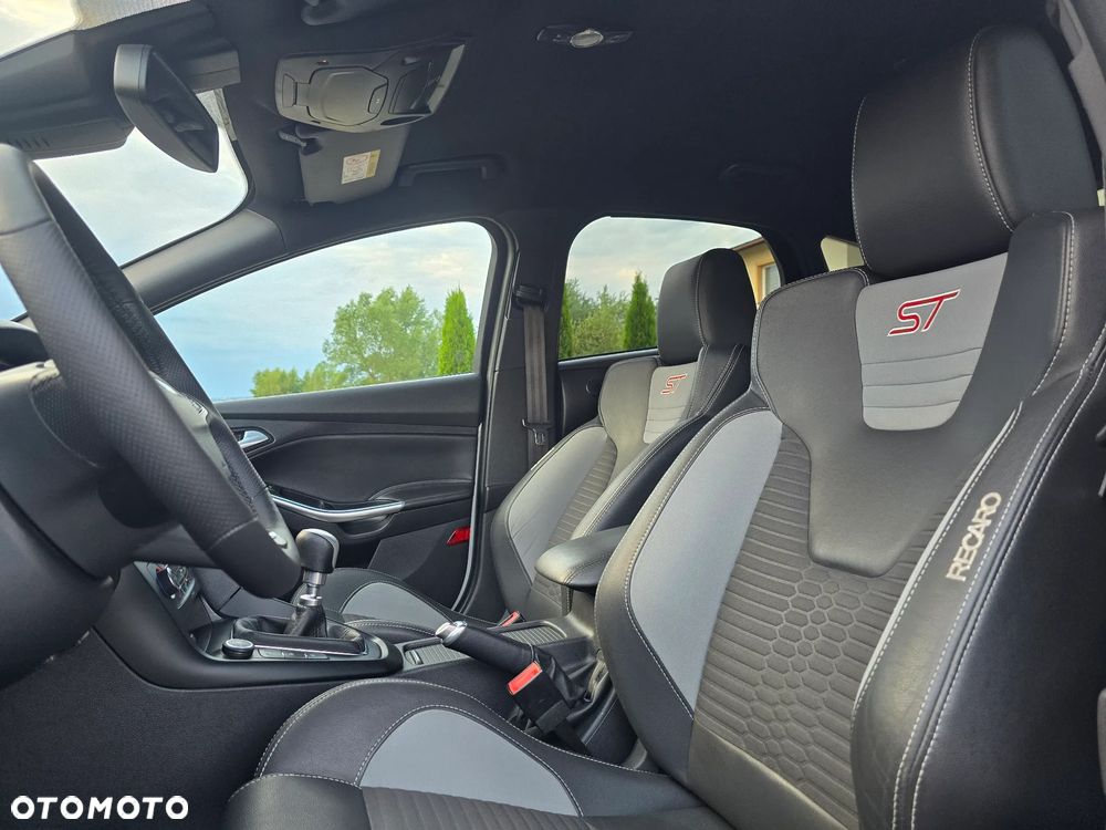 Ford Focus 2.0 EcoBoost ST mit Leder-Sport-Paket - 21