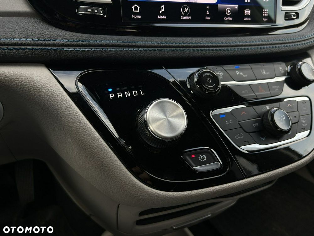 Chrysler Pacifica - 28