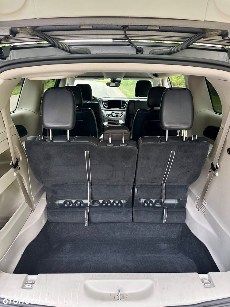 Chrysler Pacifica - 9