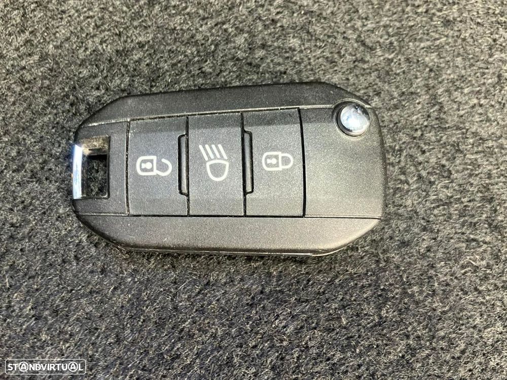 Peugeot 208 1.2 Hybrid Style e-DCS6 - 18