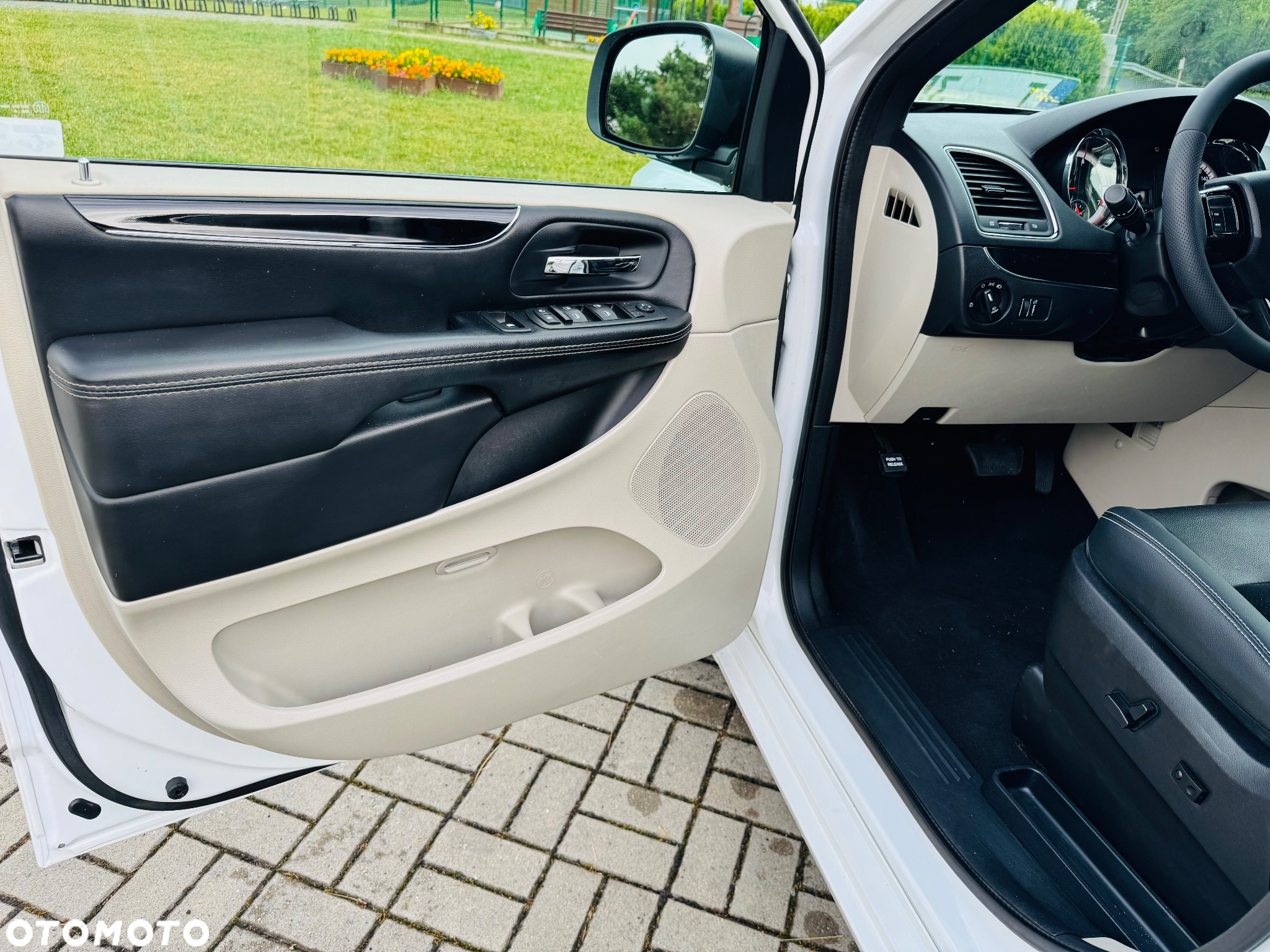 Dodge Grand Caravan 3.6 R/T - 23