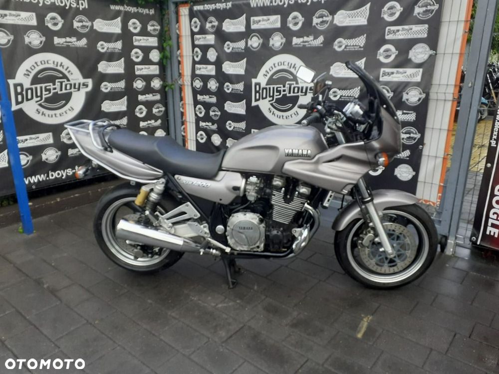 Yamaha XJR - 4