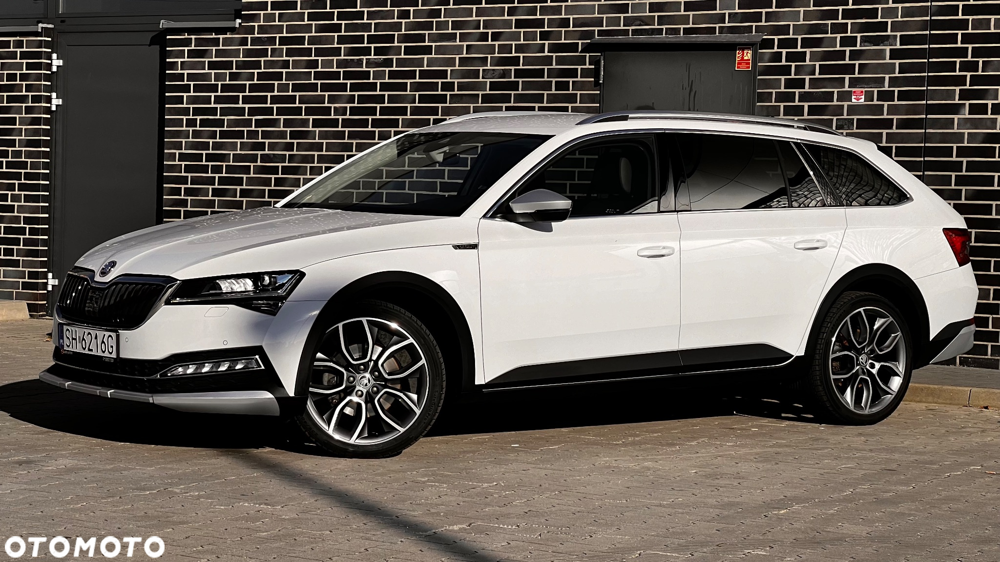 Skoda Superb Combi 2.0 TDI 4x4 DSG Scout - 6