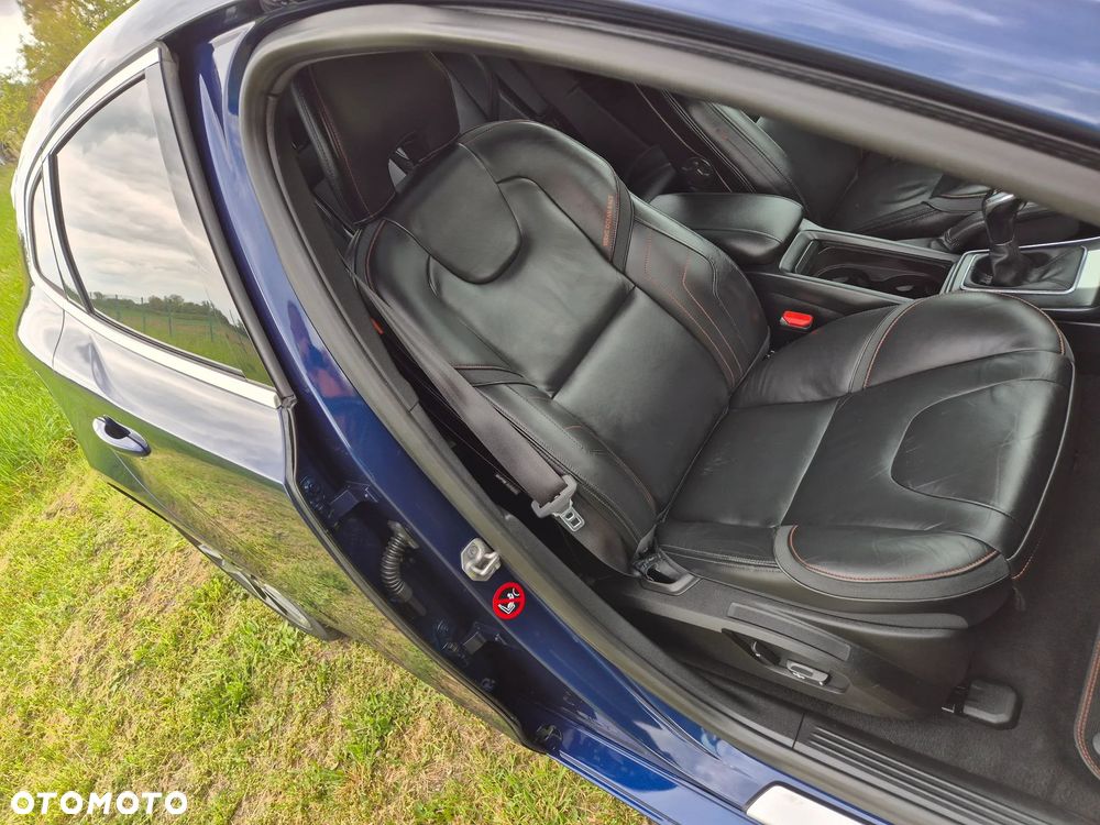 Volvo V40 D4 Drive-E Ocean Race - 11