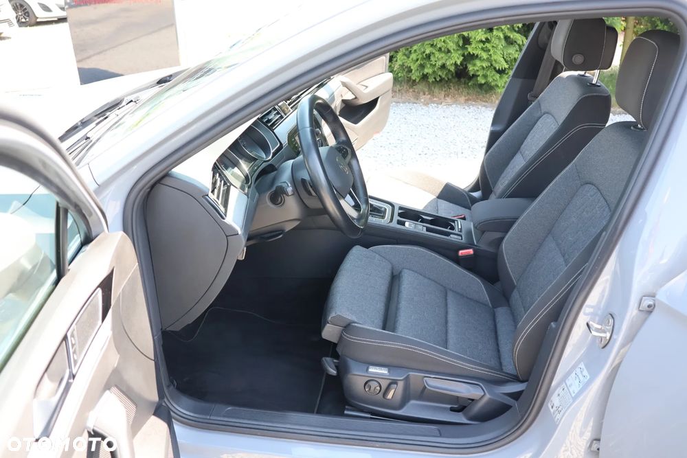 Volkswagen Passat Variant 1.5 TSI EVO Elegance DSG - 10