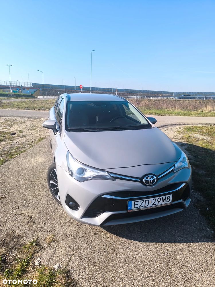 Toyota Avensis 1.8 Premium - 10