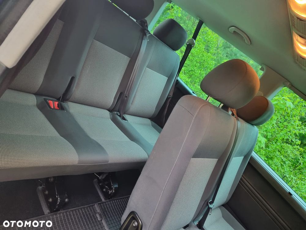 Volkswagen Caravelle - 19