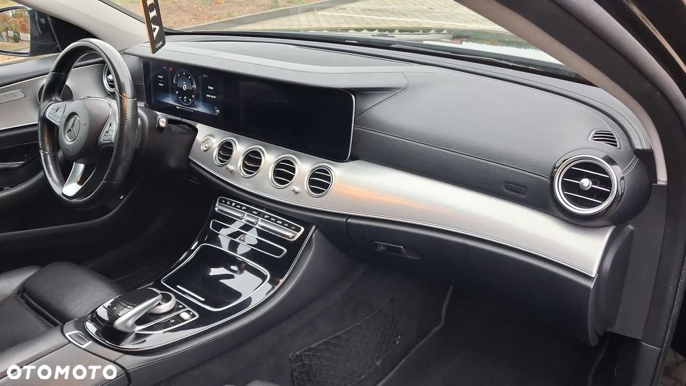Mercedes-Benz Klasa E 220 d 4-Matic - 11