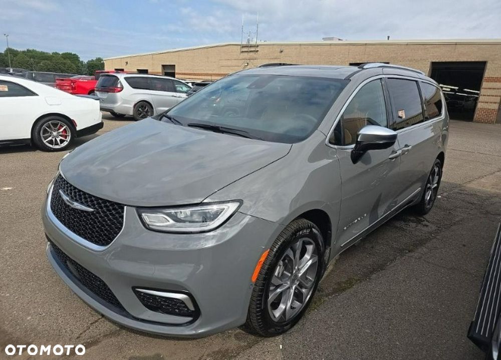 Chrysler Pacifica - 1