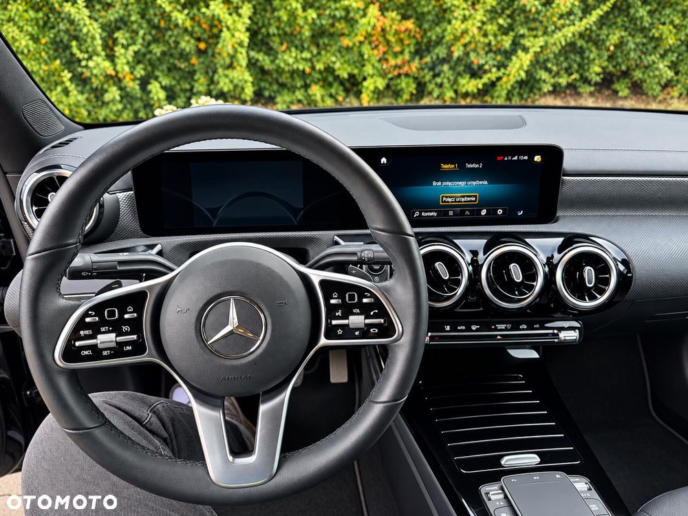 Mercedes-Benz CLA - 12