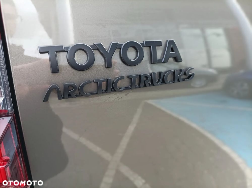 Toyota Hilux 2.8 D-4D mHEV Double Cab Invincible 4x4 - 11