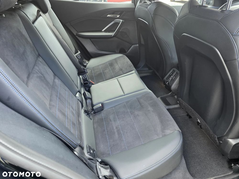 BMW iX2 eDrive20 66.5kWh M Sport - 23