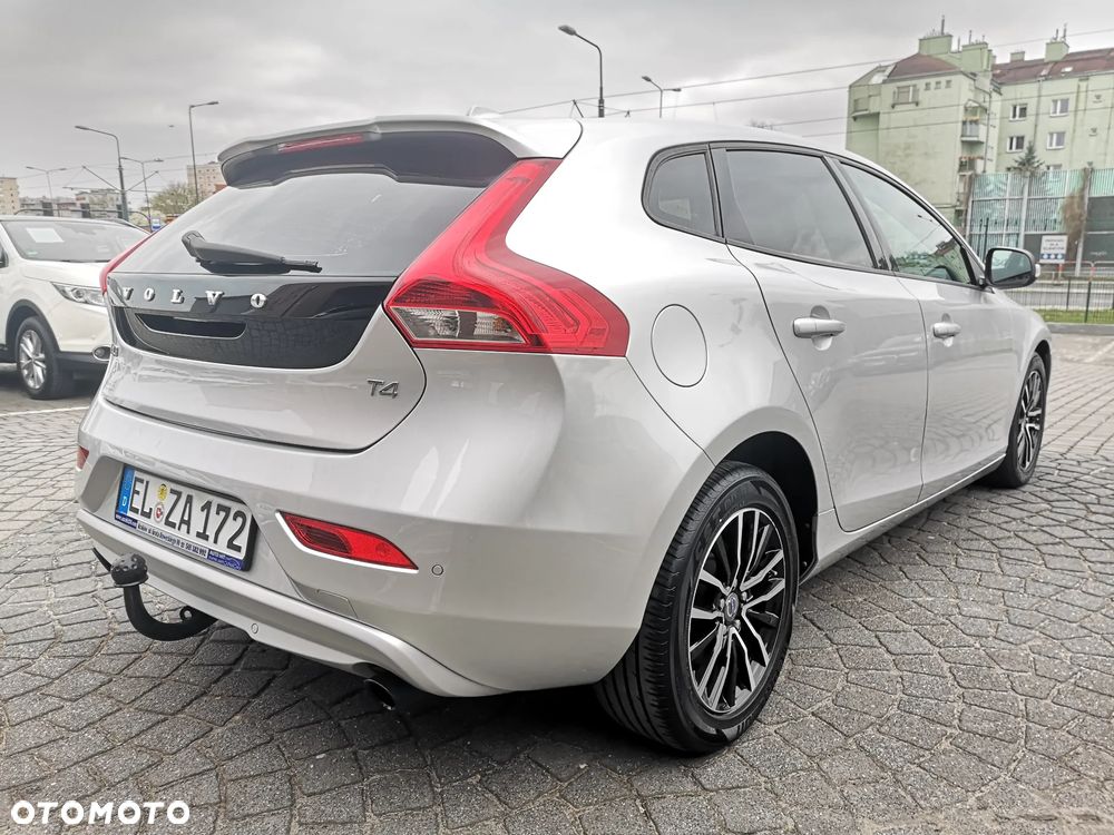 Volvo V40 T4 Powershift Kinetic - 2