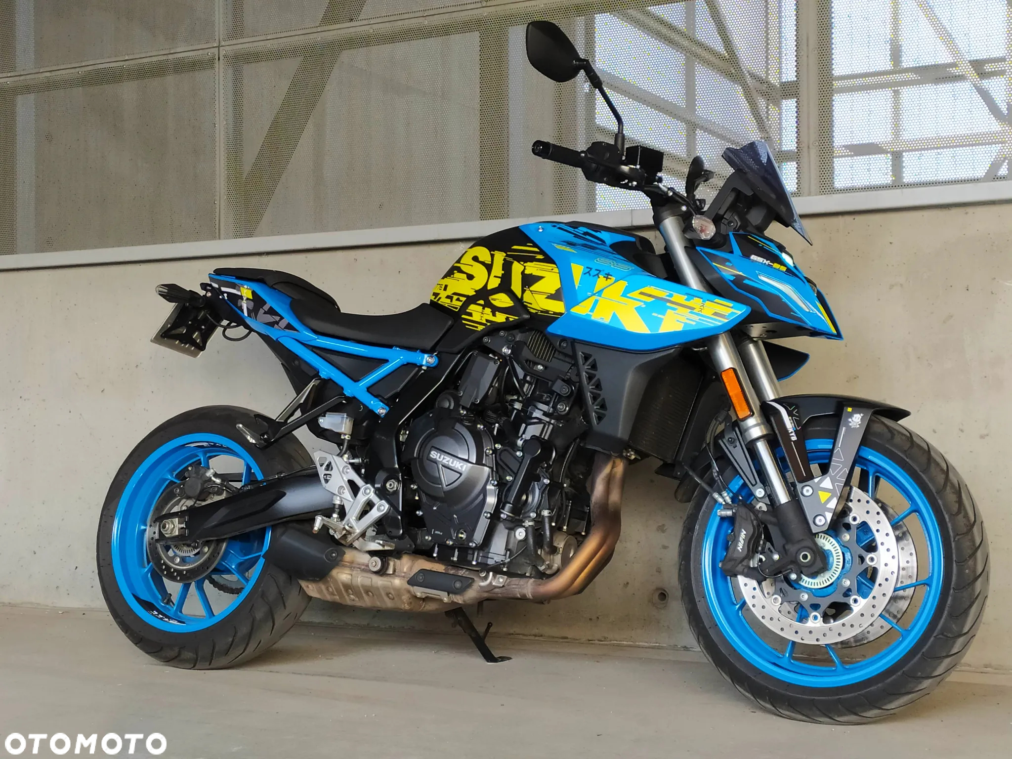 Suzuki GSX - 22