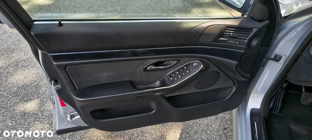 BMW Seria 5 528i - 14
