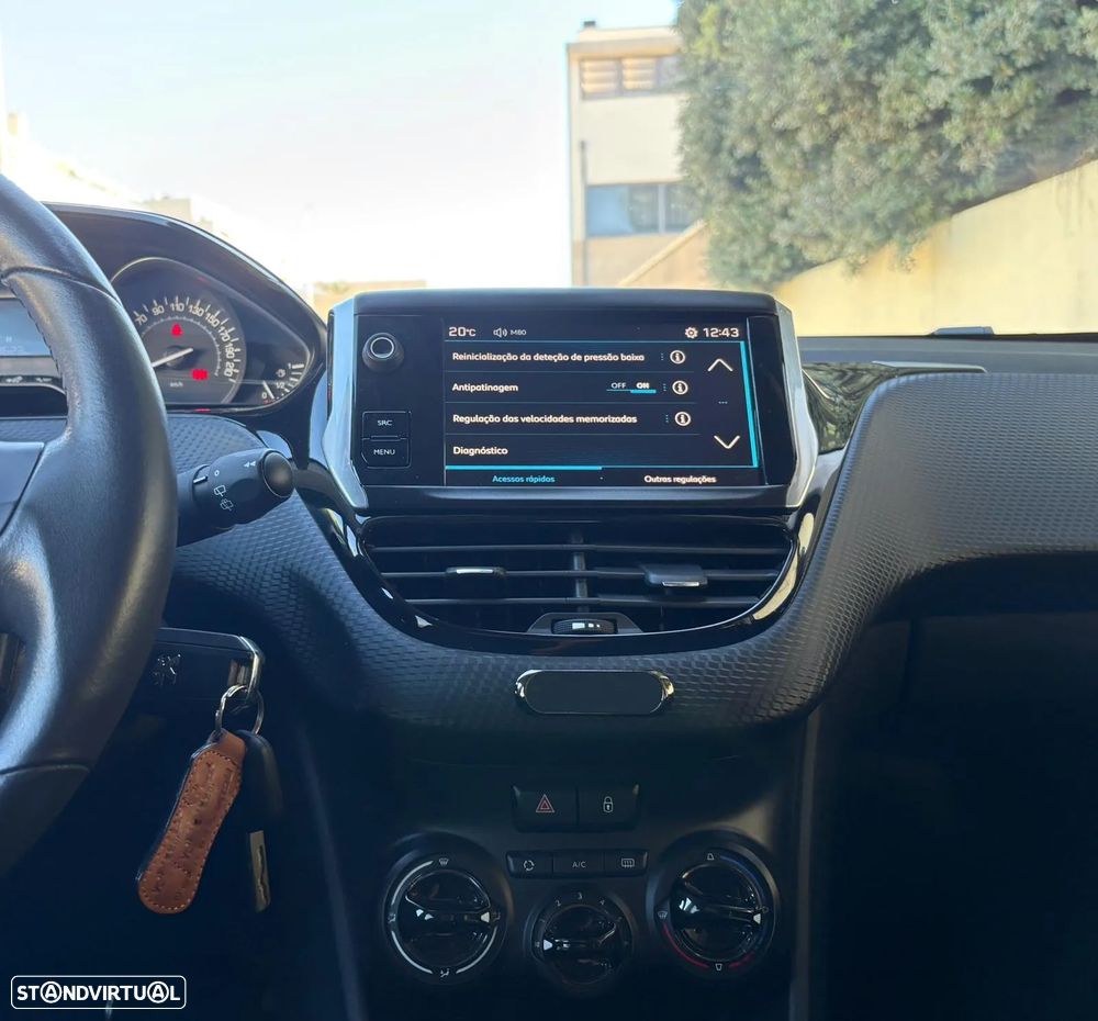 Peugeot 208 1.2 PureTech Style - 26