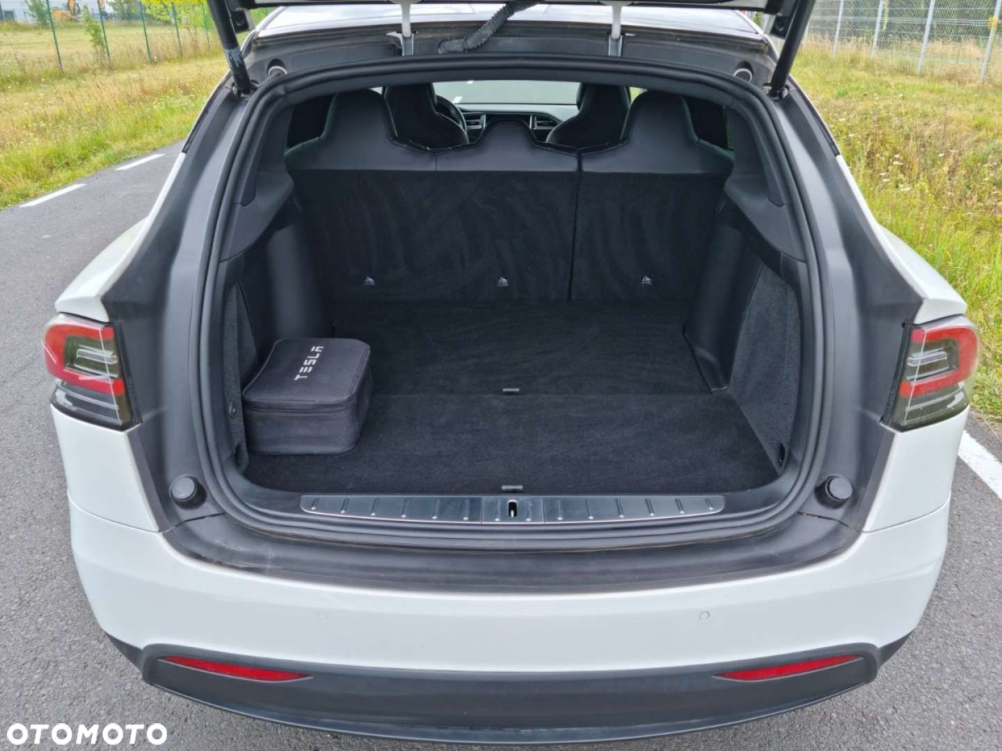 Tesla Model X 75 D - 16
