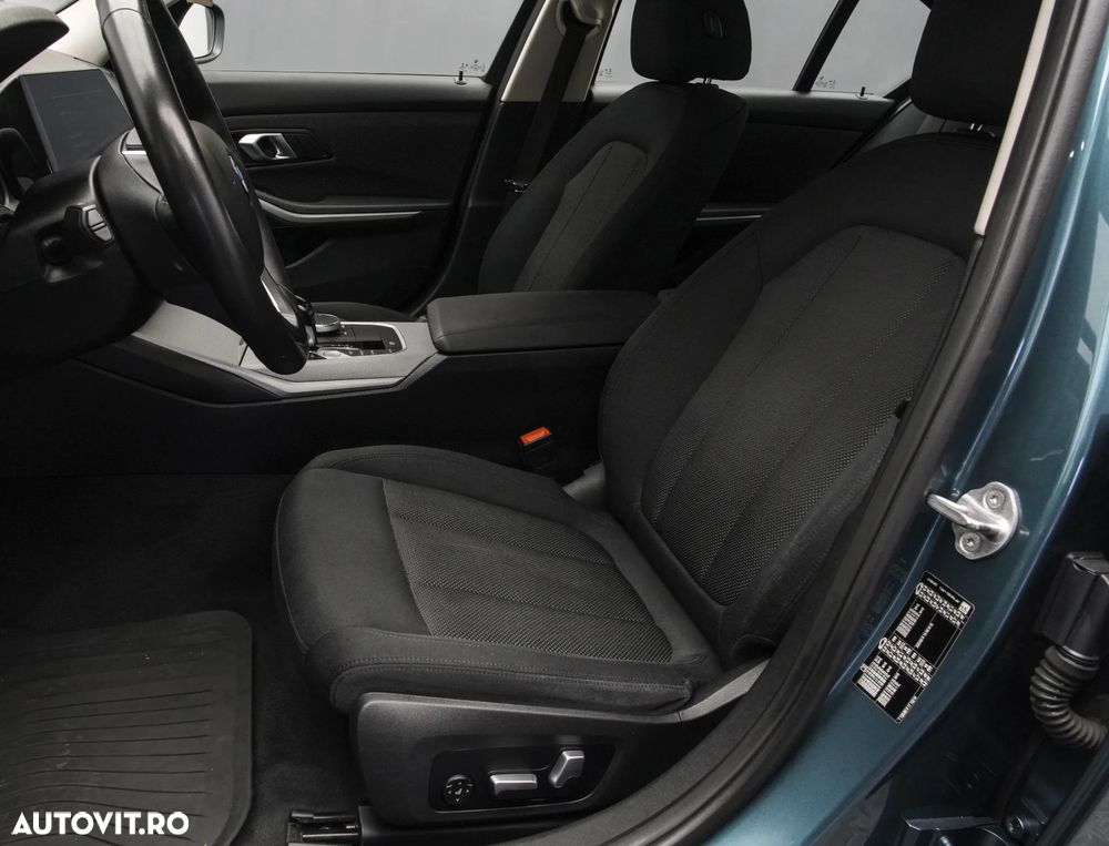 BMW Seria 3 320i AT - 13