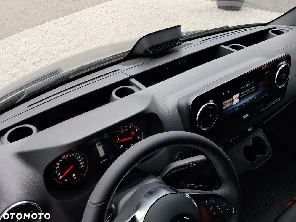 Mercedes-Benz Sprinter - 16