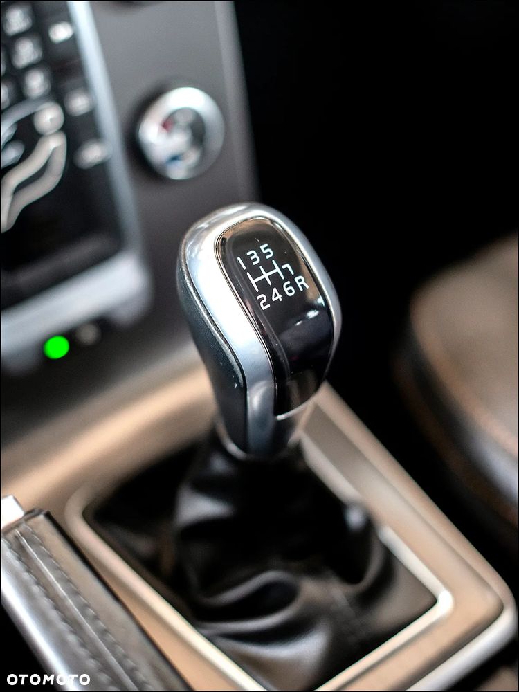 Volvo V40 Cross Country - 28