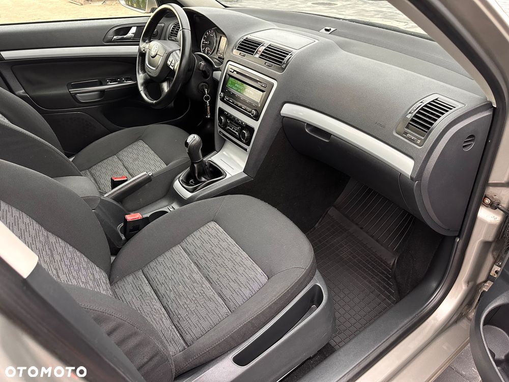 Skoda Octavia 2.0 TDI DPF Ambiente - 23