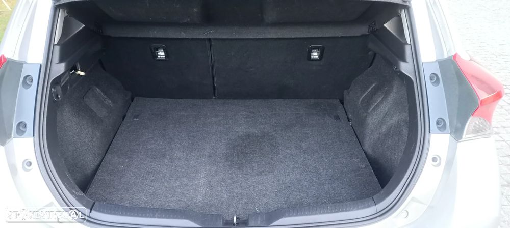 Toyota Auris 1.4 D-4D Com. +P.Techno+P.Sport - 9