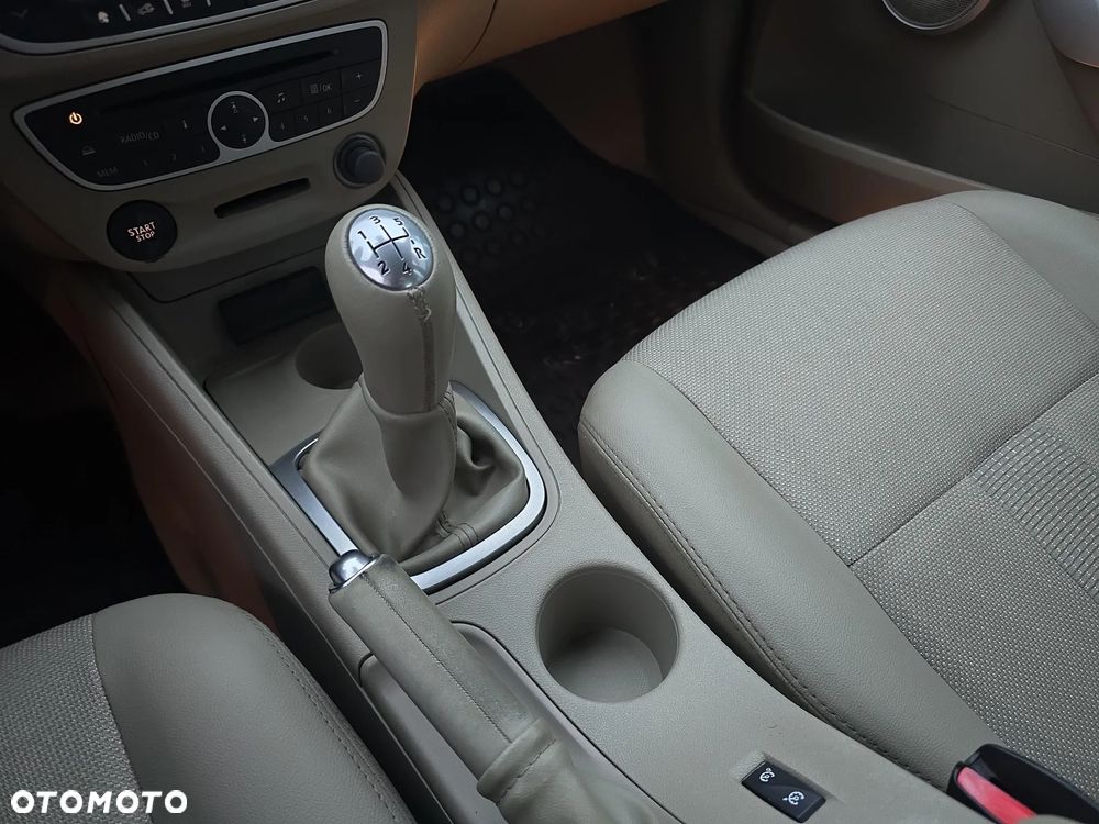 Renault Fluence 1.6 16V Expression Euro5 - 15