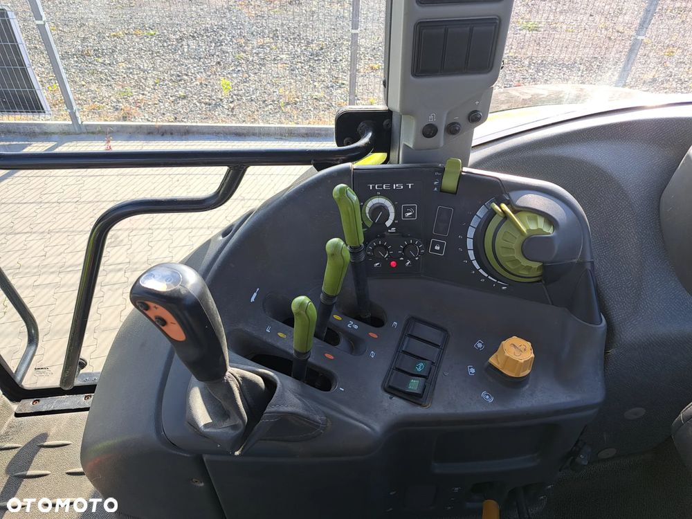 Claas ARION 630 - 12