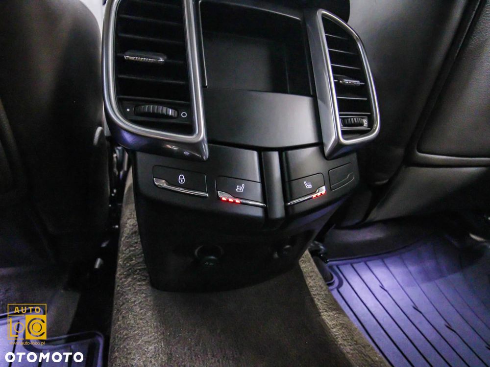 Porsche Cayenne S Diesel Platinum Edition - 26