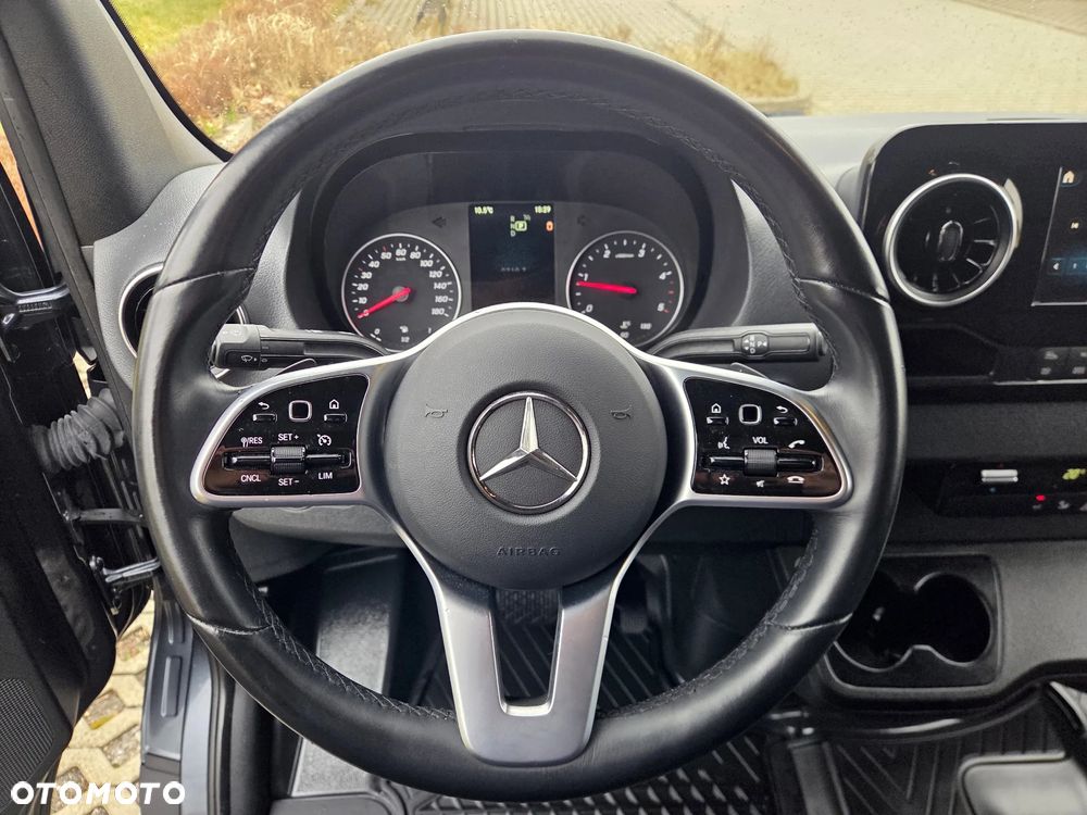 Mercedes-Benz Sprinter - 33