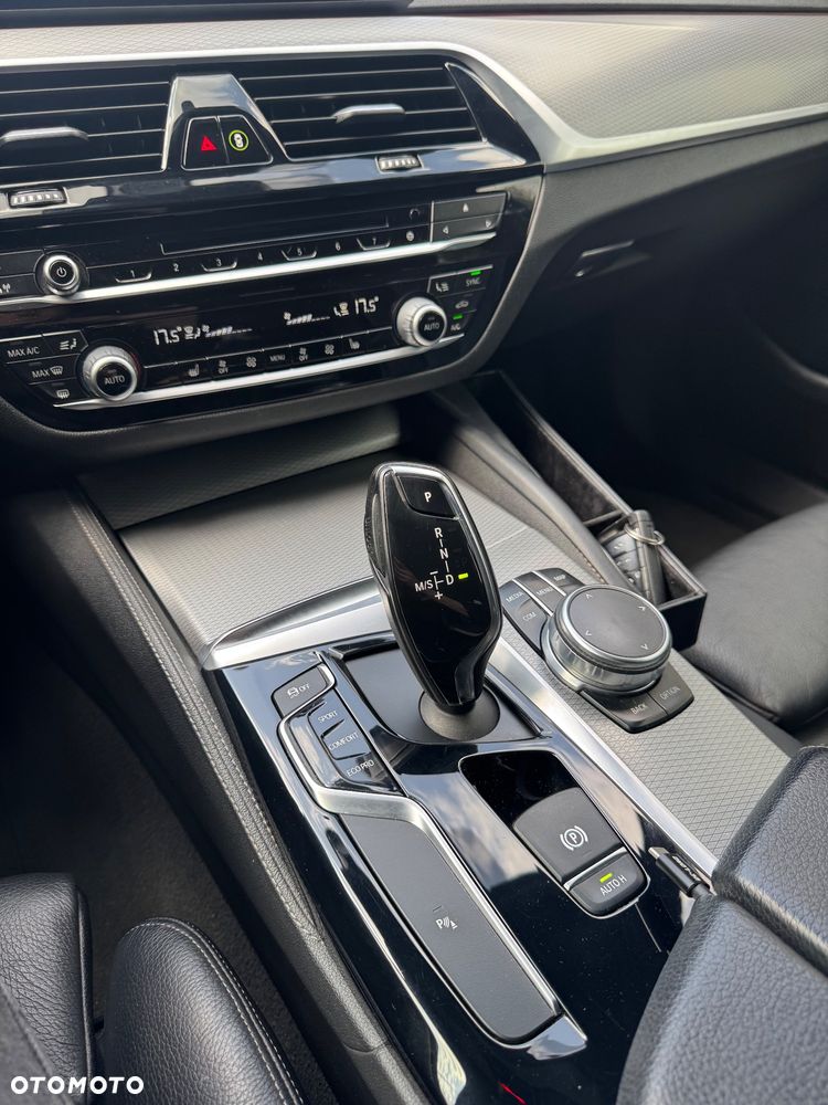 BMW Seria 5 520d xDrive M Sport sport - 17